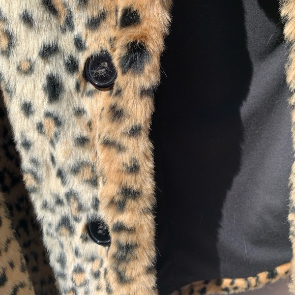 Beautiful & Fun Leopard Jacket - Picture 4 of 10